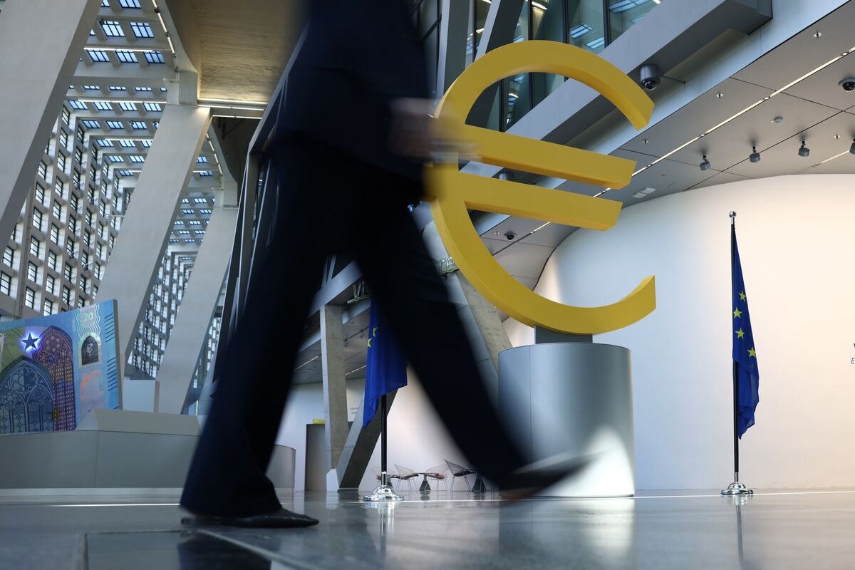 ECB Says Leveraged Hedge Fund Bets Risk Bond Market Instability - Bloomberg