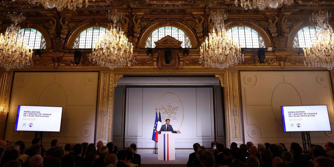 Stellantis va investir un milliard d'euros pour relancer son usine de  Mulhouse dans l'électrique, annonce Emmanuel Macron
