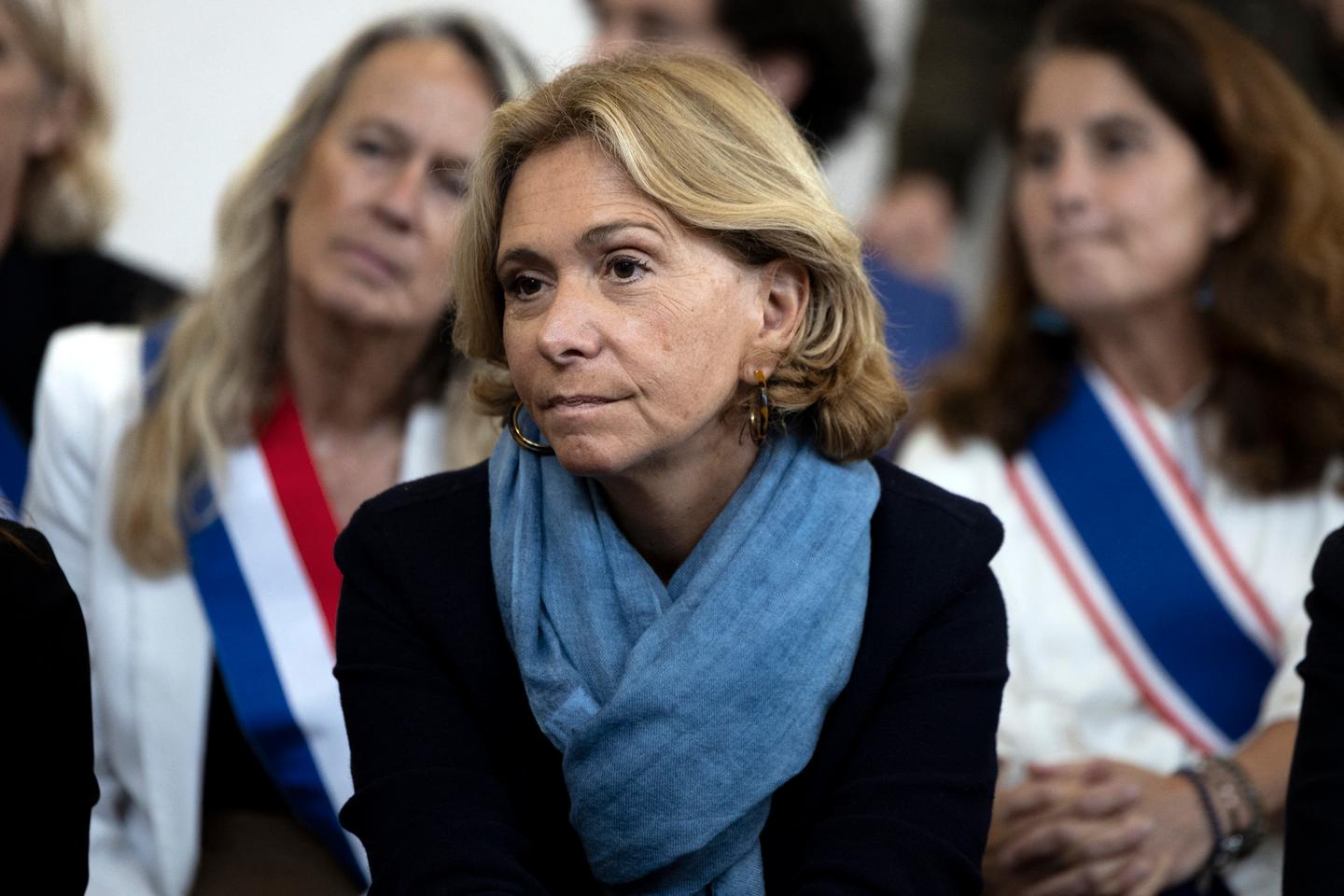 La justice déclare illégale l'édition de manuels scolaires numériques par la  région Ile-de-France