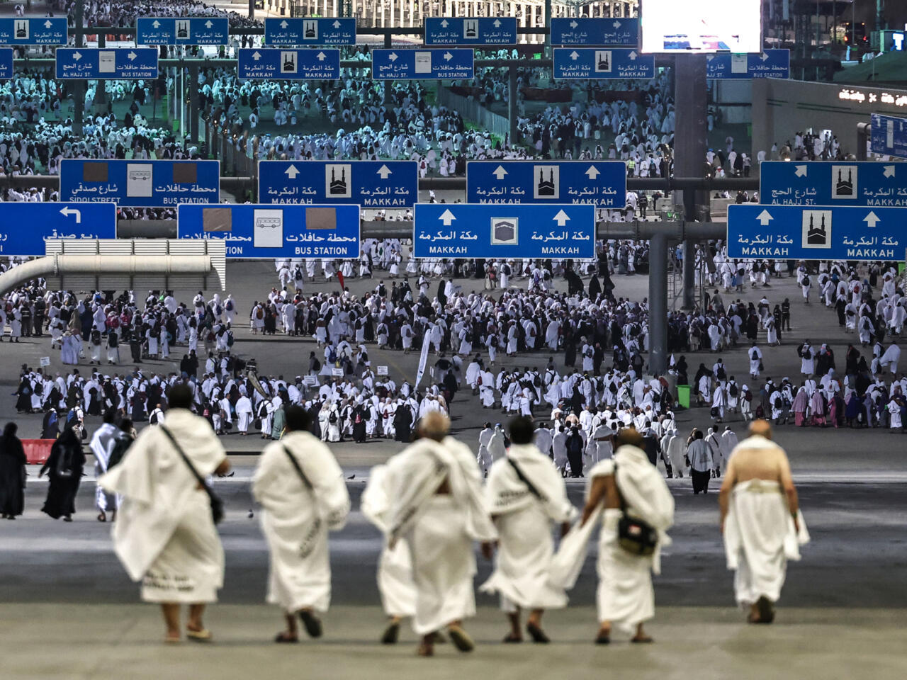 Hajj pilgrims stone the devil in final ritual