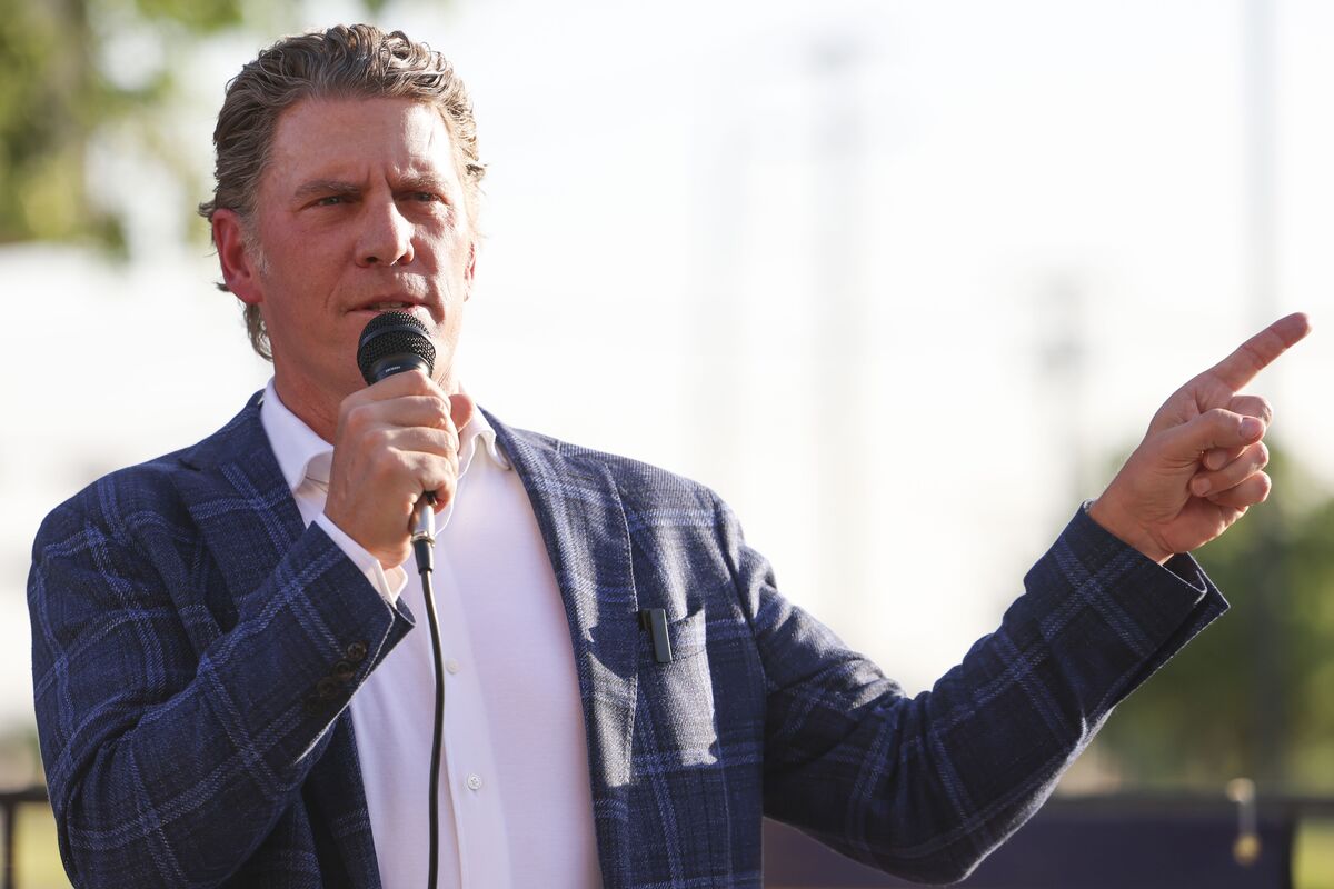 Republican hardliner Bo French defeated incumbent Texas Railroad  Commissioner Jim Wright in a runoff election for the GOP nomination to sit  on the Lone Star State's chief oil regulator.