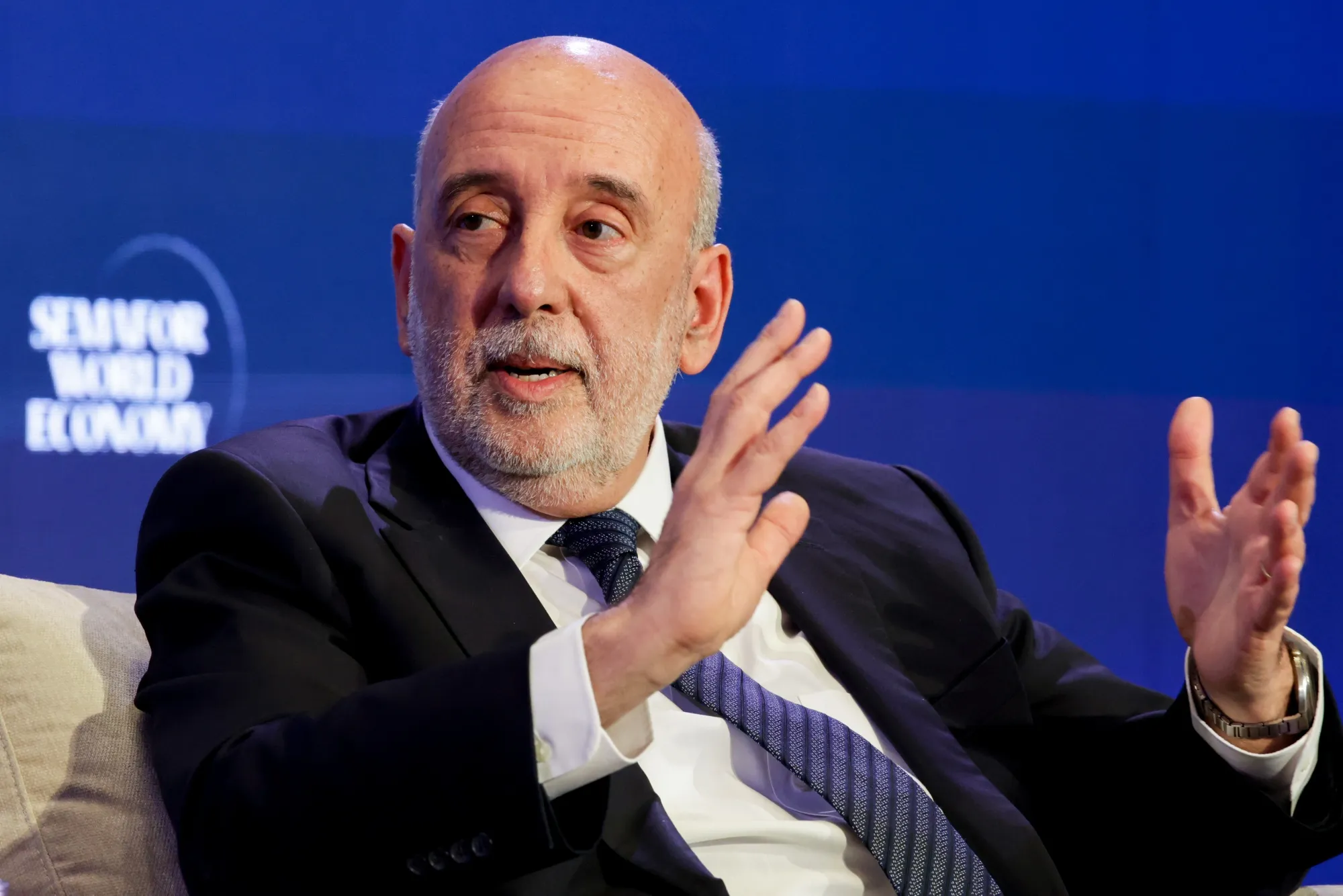ECB's Makhlouf Reaffirms 2% Inflation Target, Declines to Signal June Move  - Bloomberg