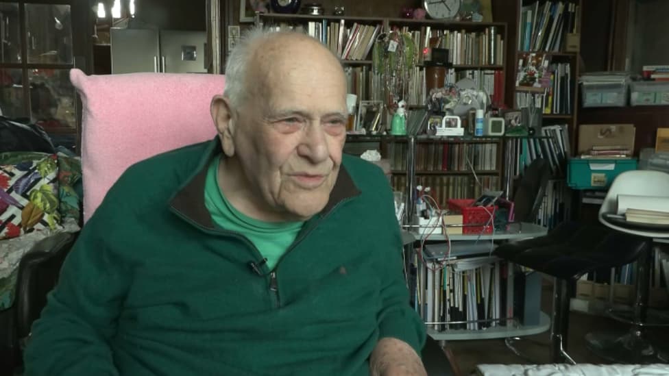 Il continuait d'exercer à 104 ans: Christian Chenay, le doyen des médecins  français, est mort