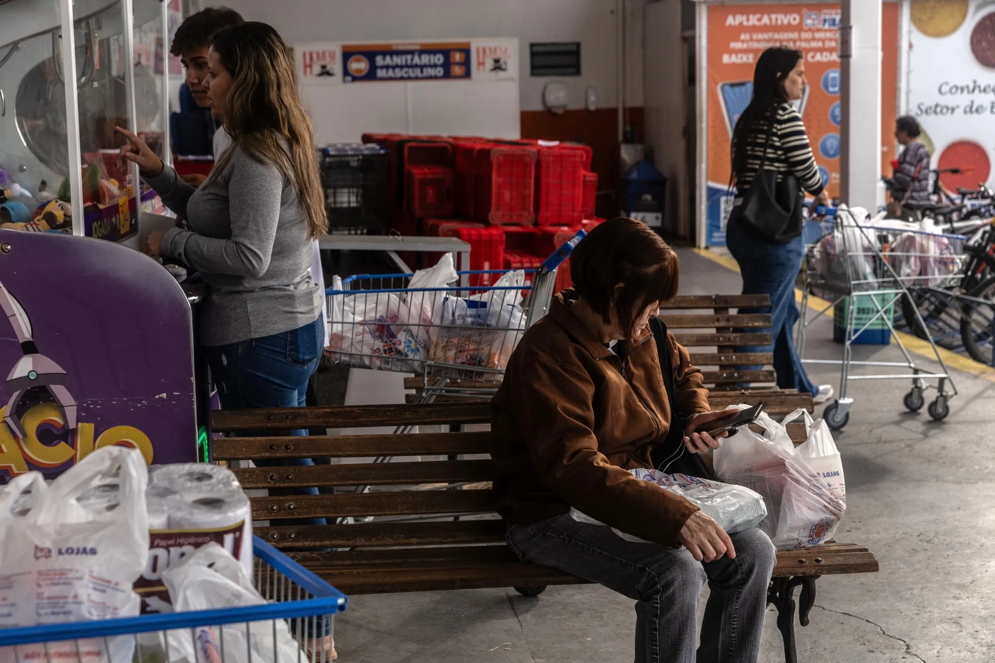 Brazil Inflation Jumps Through Target Ceiling on Pricier Food - Bloomberg