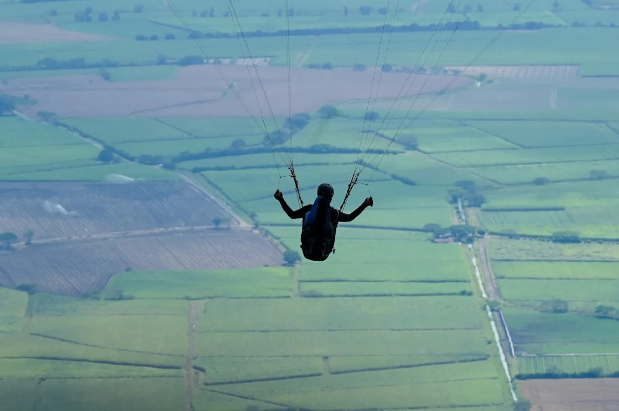 Un homme âgé de 21 ans meurt lors d'un accident de parachute dans l'Oise -  Yahoo Actualités France