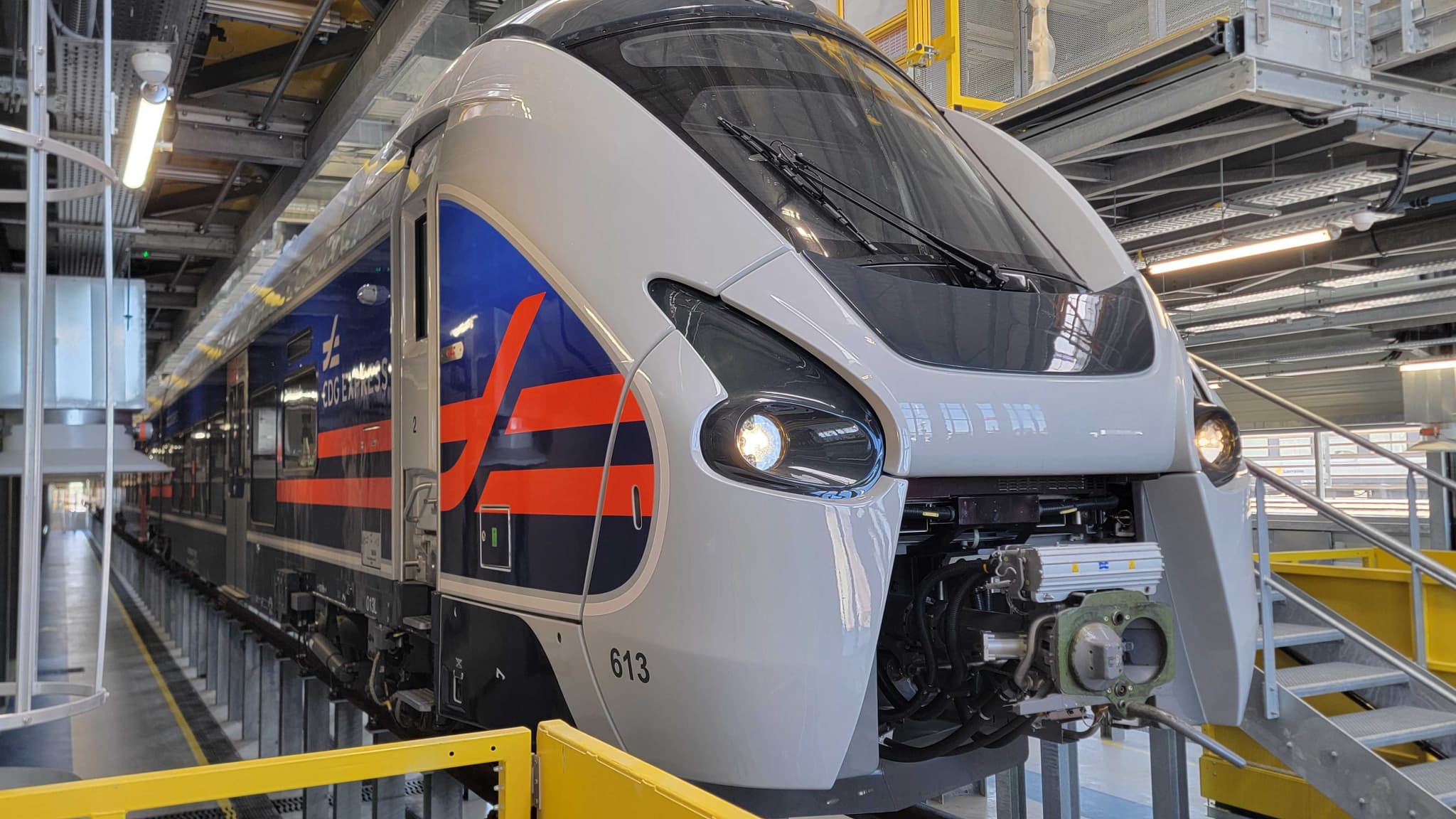EN IMAGES. Des trains toutes les 15 minutes, des canapés, des tarifs de 16  à 33 euros et gratuit pour les moins de 16 ans: découvrez le train CDG  Express qui reliera