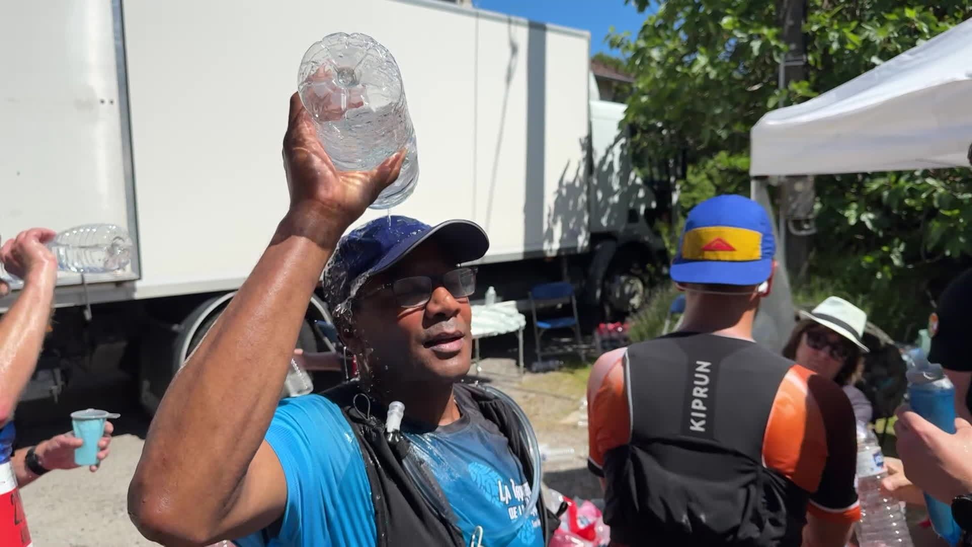 La chaleur ne nous aide pas" : plusieurs milliers de coureurs ont bravé un  soleil de plomb lors d'un trail mythique