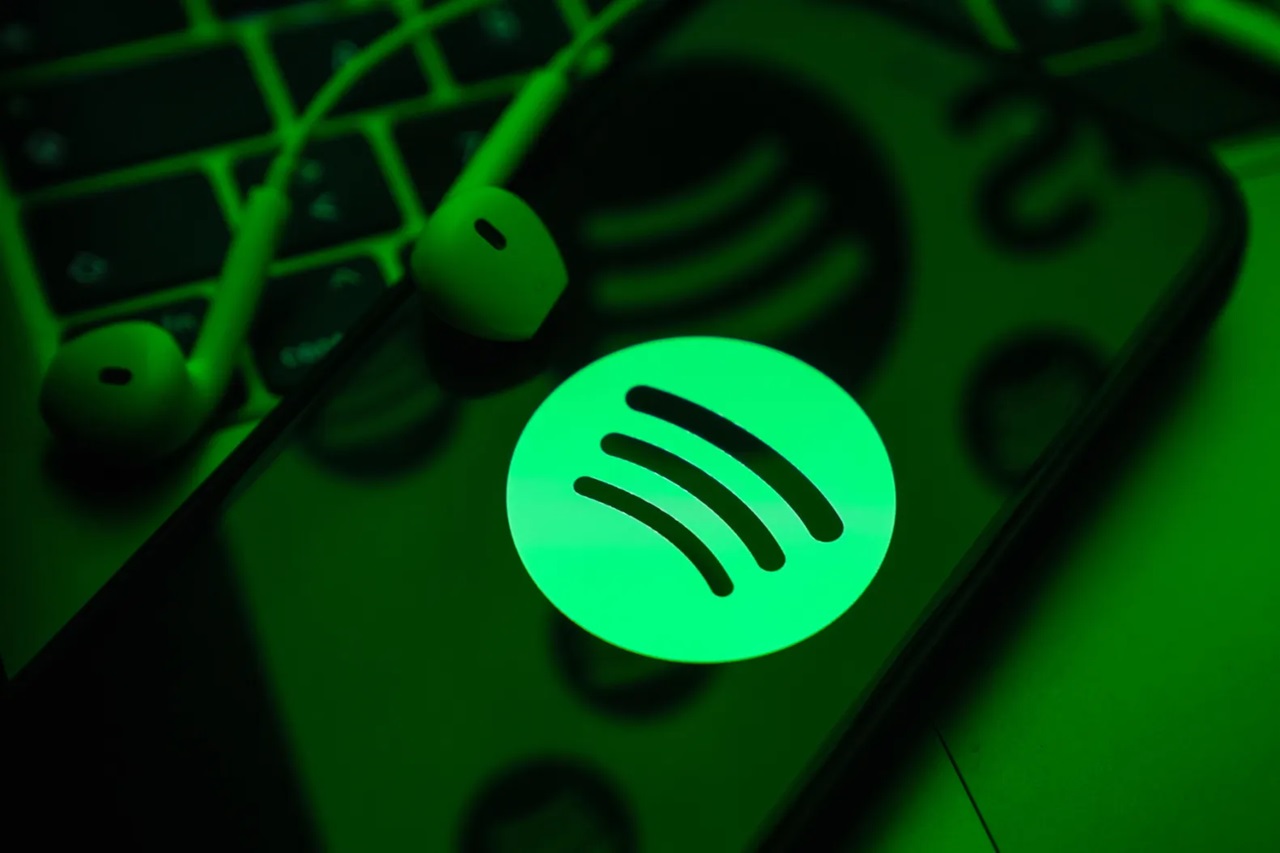 Spotify adopte la musique générée par IA dans ses nouvelles règles -  Rolling Stone