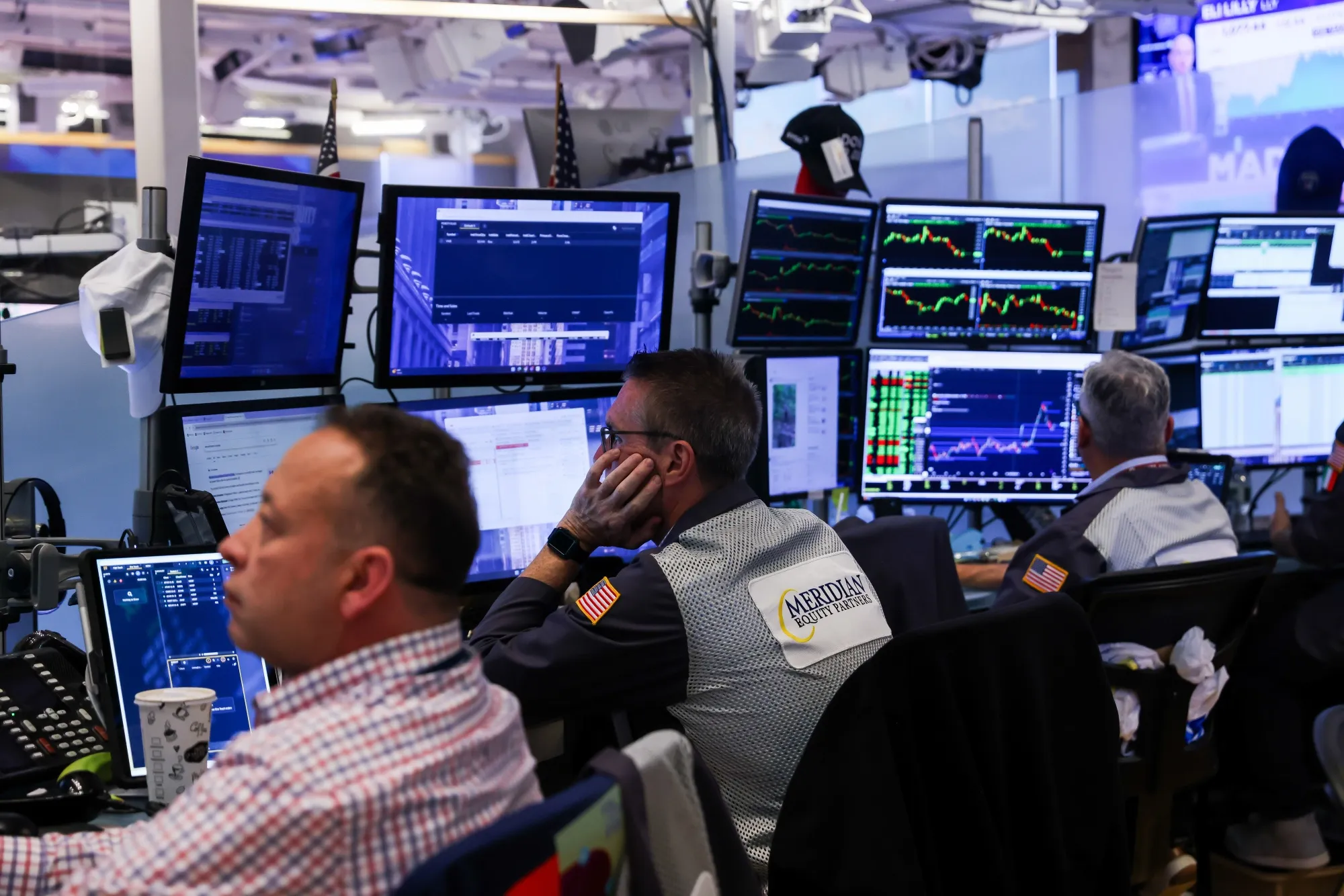 US Stocks Fluctuate as Traders Assess Iran Peace Deal, Earnings Outlook -  Bloomberg