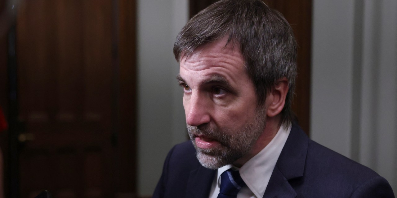 Canada's Carney Loses Cabinet Minister Over Easing of Climate-Change Rules  - WSJ