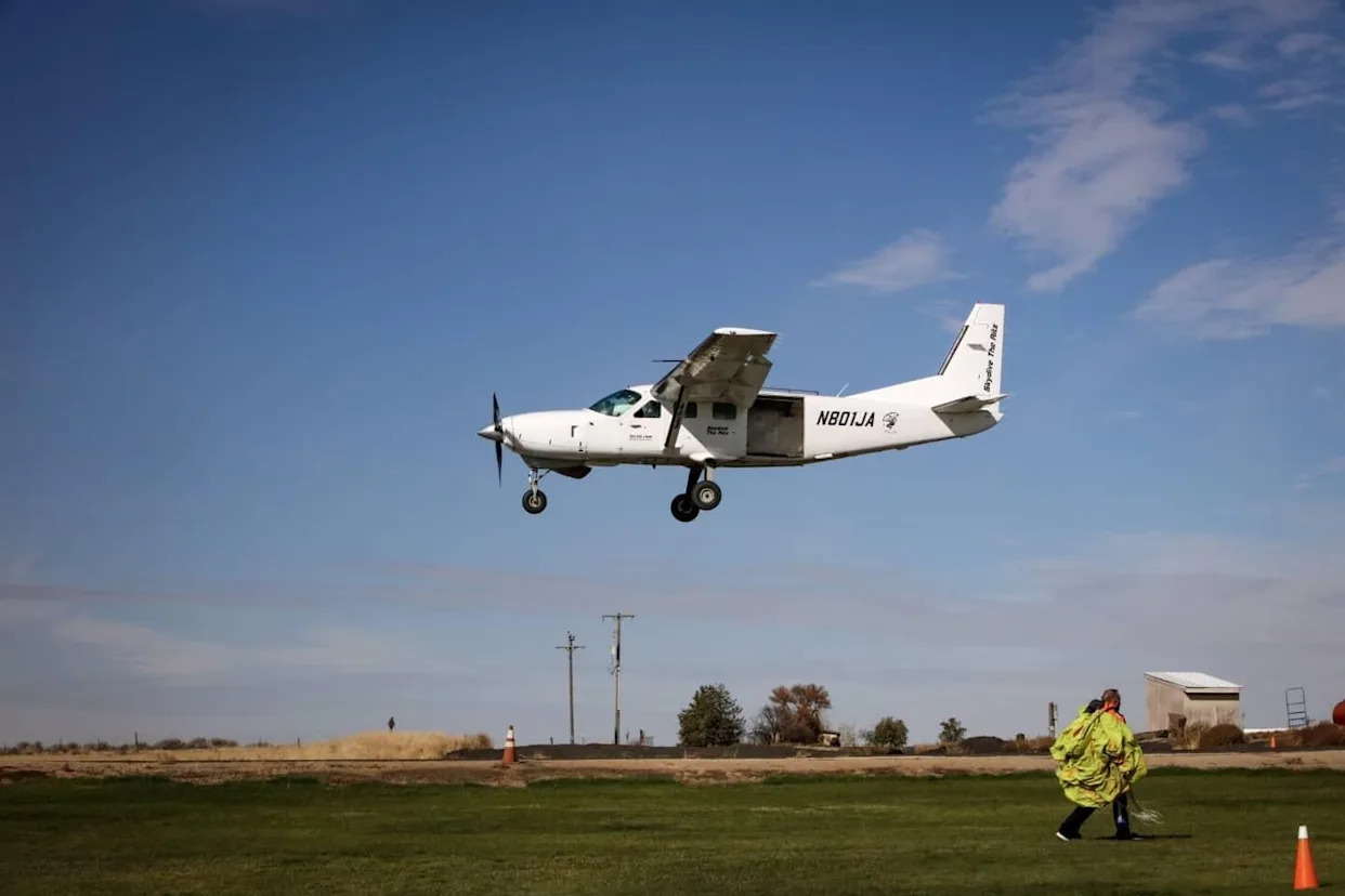 Skydiver killed, another injured after midair collision in Washington state