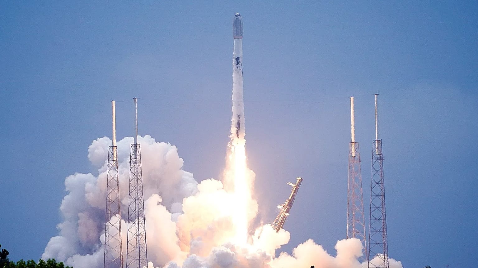 L'UE veut favoriser les satellites européens pour freiner l'expansion de  Starlink | Euronews