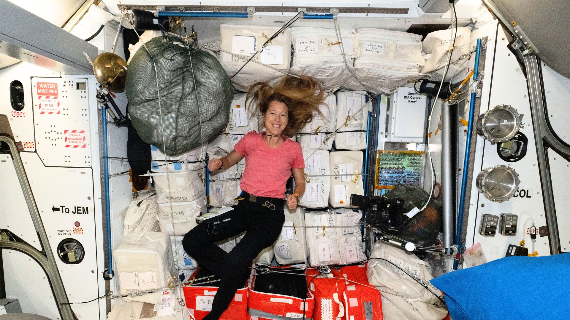 Lessive spatiale » sans eau ni machine : voici comment les astronaute sur  la Lune ou Mars laveront leur linge - Numerama