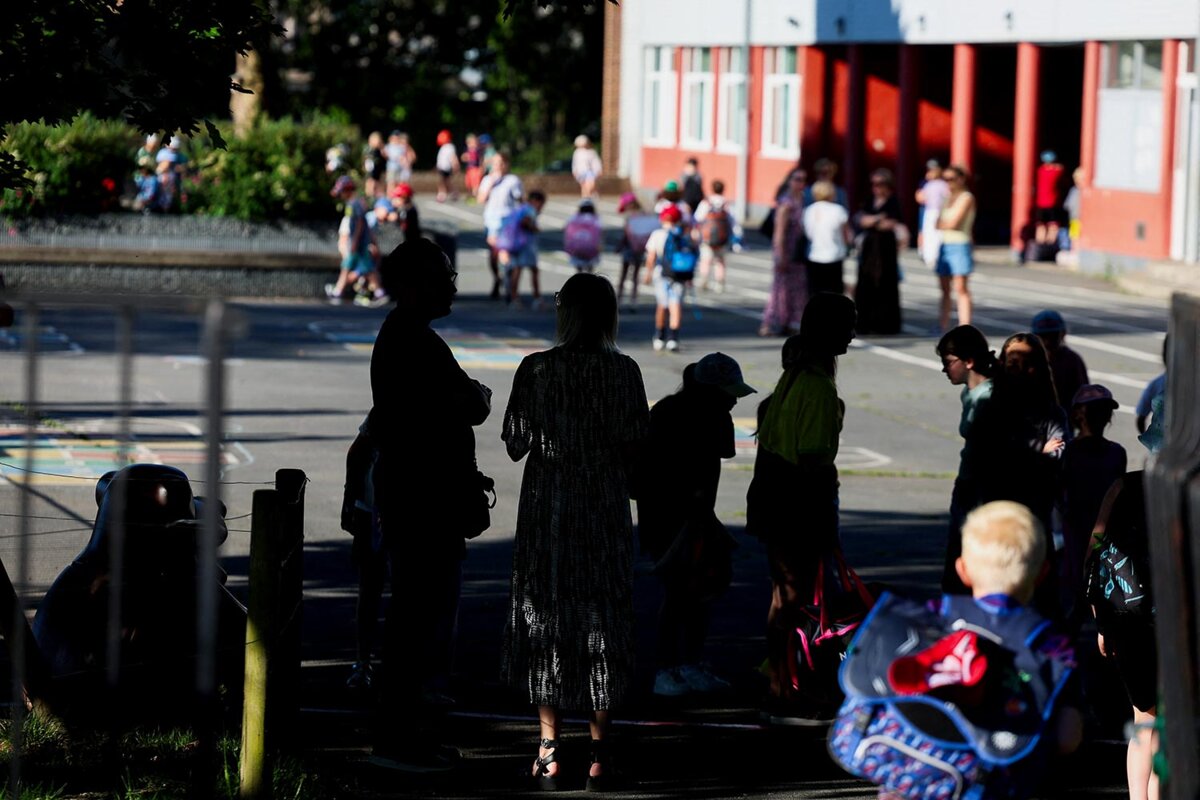 Canicule à l'école : « Arroser les enfants et leur rappeler de boire, c'est  bien, mais ça ne règle pas le problème » | Mediapart