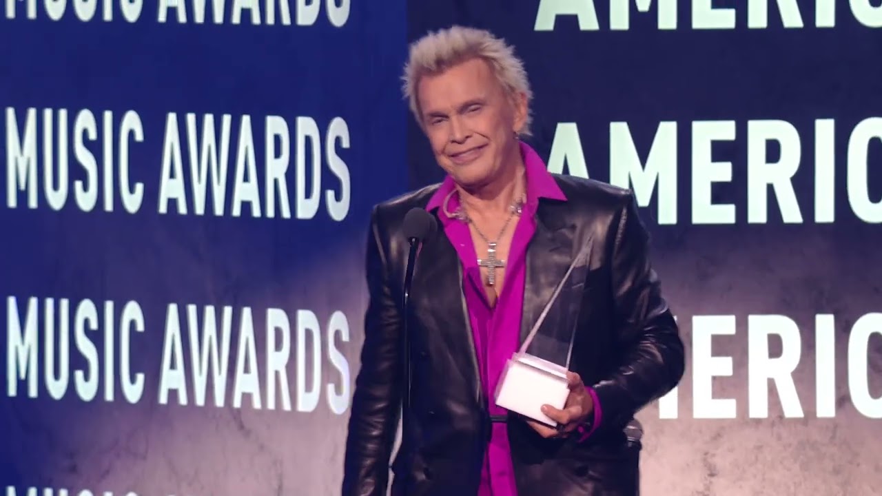 Billy Idol récompensé pour l'ensemble de sa carrière aux American Music  Awards - Le journal de la musique du mardi 26 mai 2026