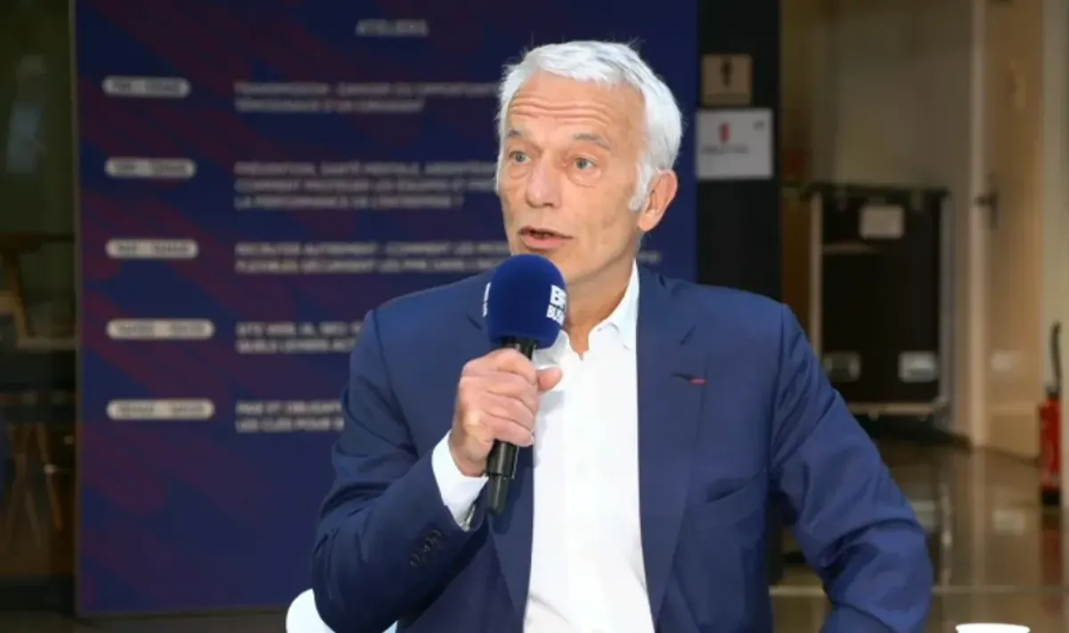 Je rigole quand certains poussent des cris d'orfraie": face à la "dérive"  des dépenses sociales auxquelles le gouvernement ne touche pas, le patron  du Medef insiste sur la création d'une TVA sociale