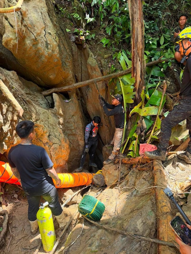 Cinq des sept personnes coincées depuis une semaine dans une grotte au Laos  retrouvées vivantes