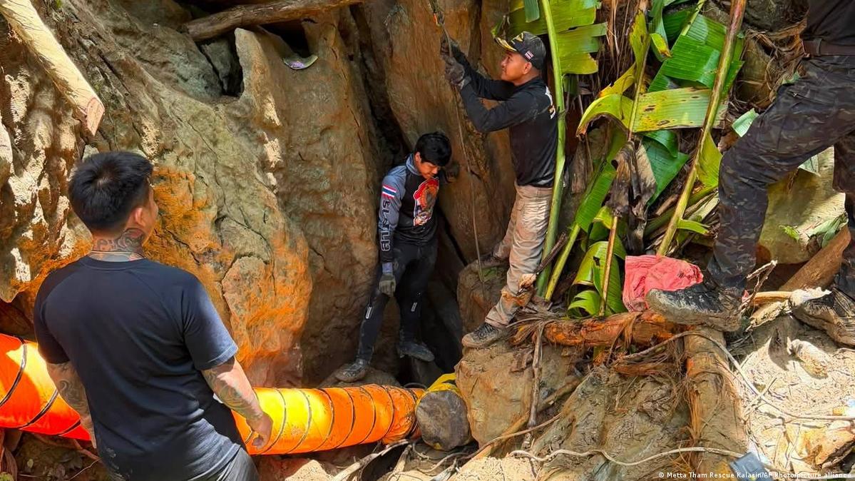 Laos: 5 people stuck in Laos cave for a week found alive