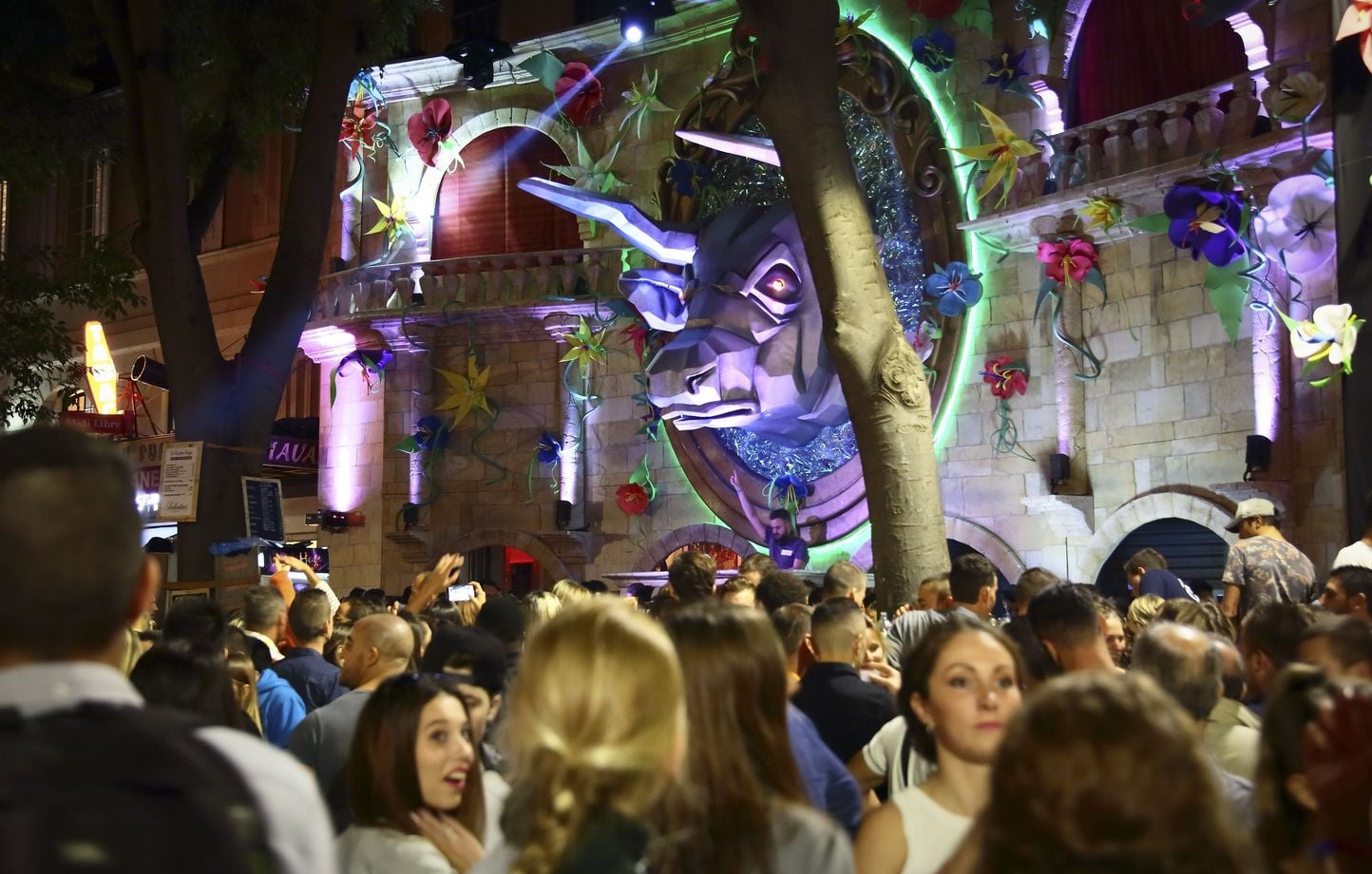 Nîmes : Il découvre un homme dans le lit de son fils… Le voisin, de retour  de la feria, s'était trompé d'appartement