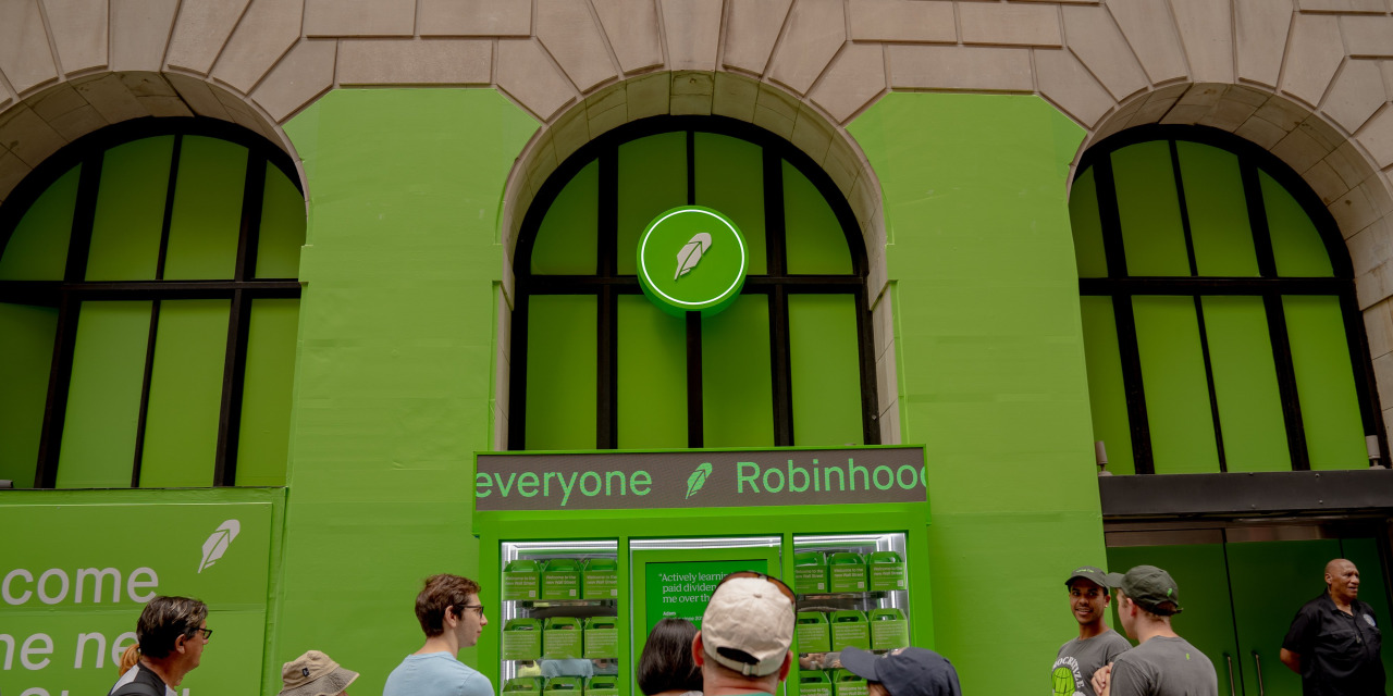Robinhood Lets Customers Use AI to Trade Stocks, Make Credit-Card Purchases  - WSJ