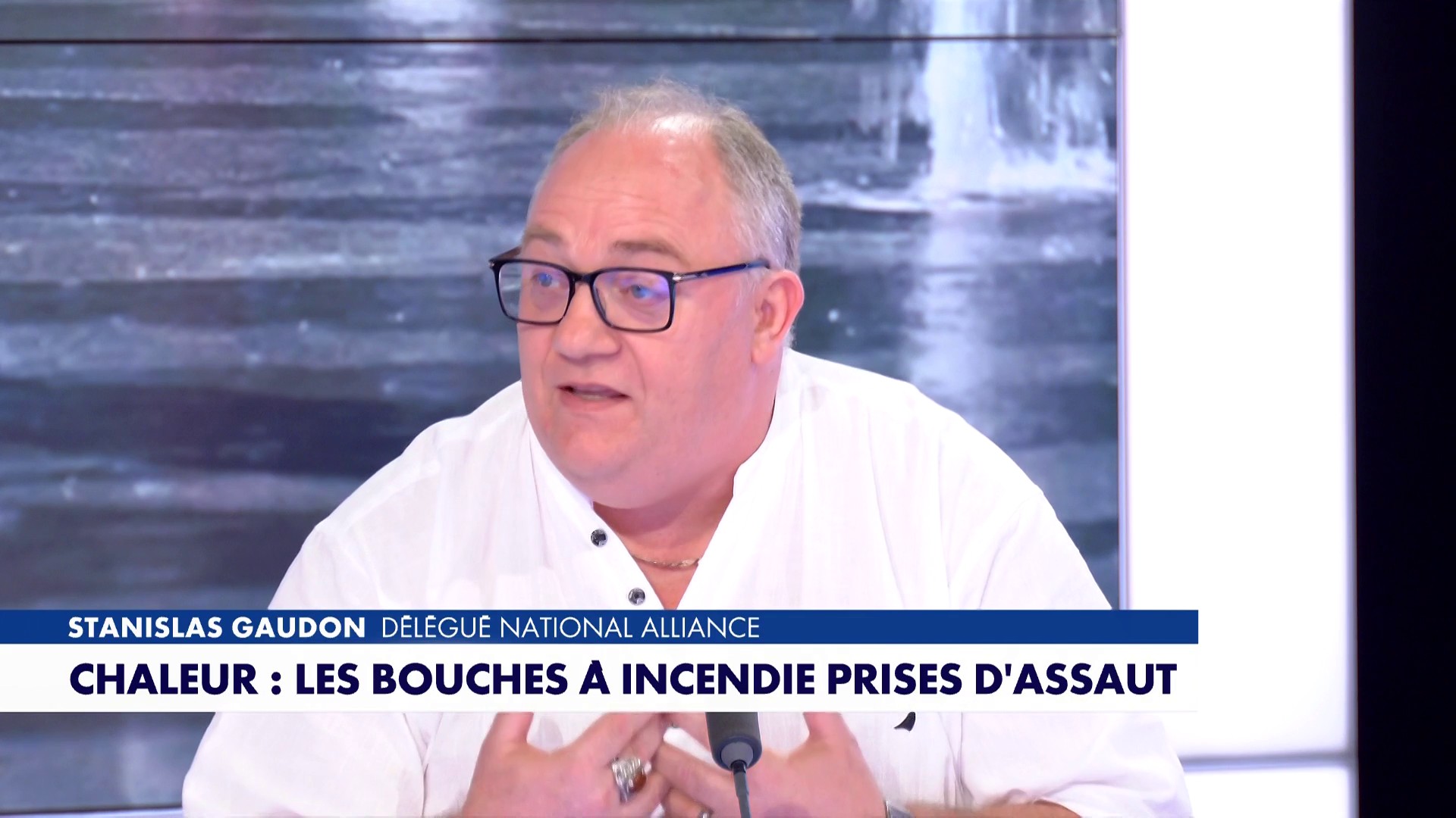Canicule : «C'est irresponsable d'ouvrir des bouches d'incendie pour se  rafraîchir, elles sont vitales», martèle ce syndicaliste policier