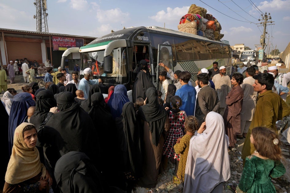 Pakistan : Les renvois forcés d'Afghans les exposent à la persécution et à  la misère | Human Rights Watch