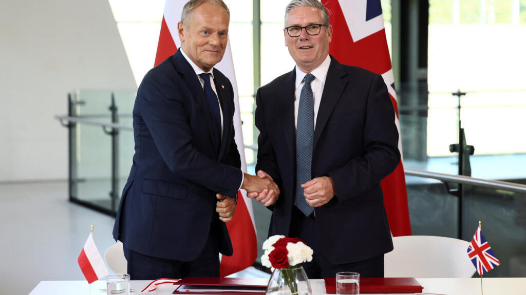 Starmer et Tusk signent un traité de sécurité face au "défi" de la Russie