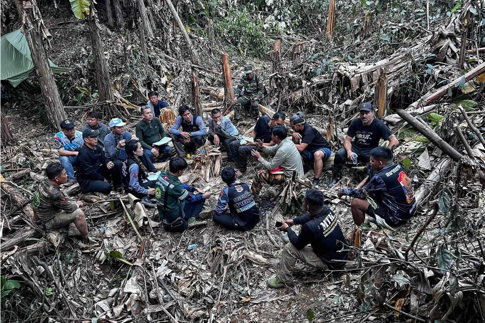 5 of 7 people trapped in Laos cave found alive: rescuers | The Peninsula  Qatar