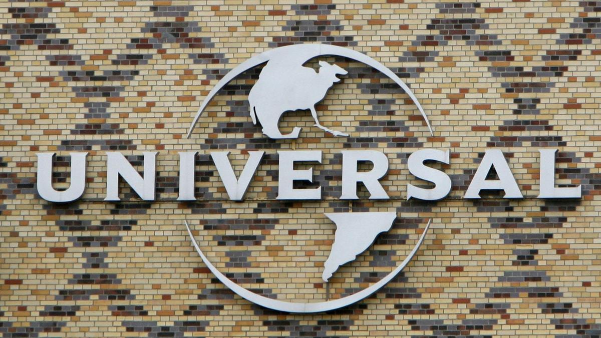 Le groupe Bolloré appelle Universal Music à rejeter l'offre de Pershing  Square