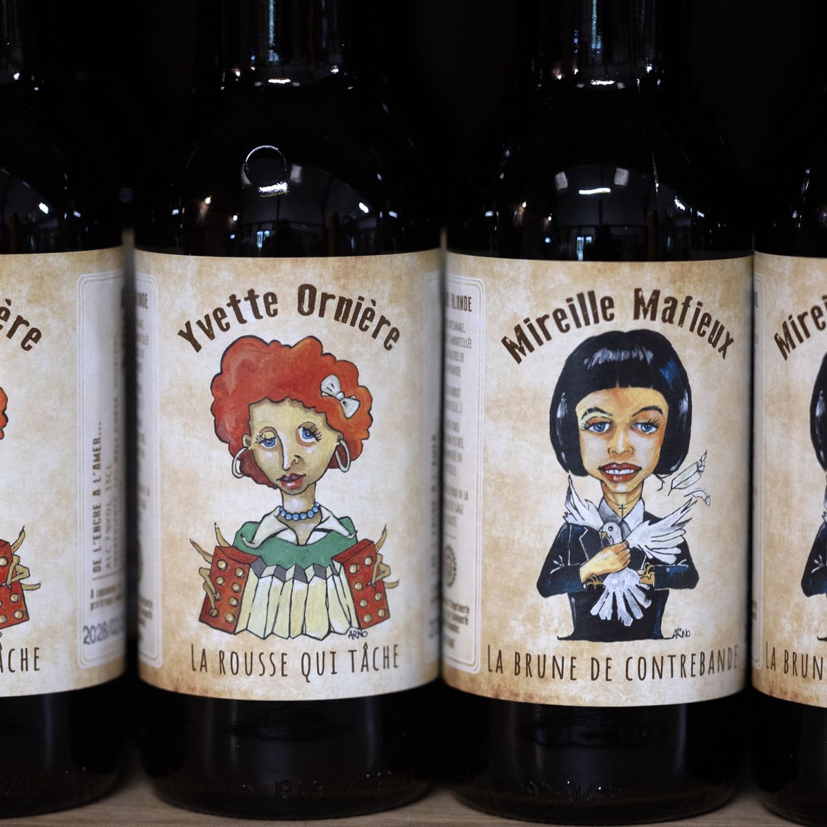 Mireille Mathieu demande le retrait d'une bière humoristique bretonne nommée  "Mireille Mafieux" – franceinfo