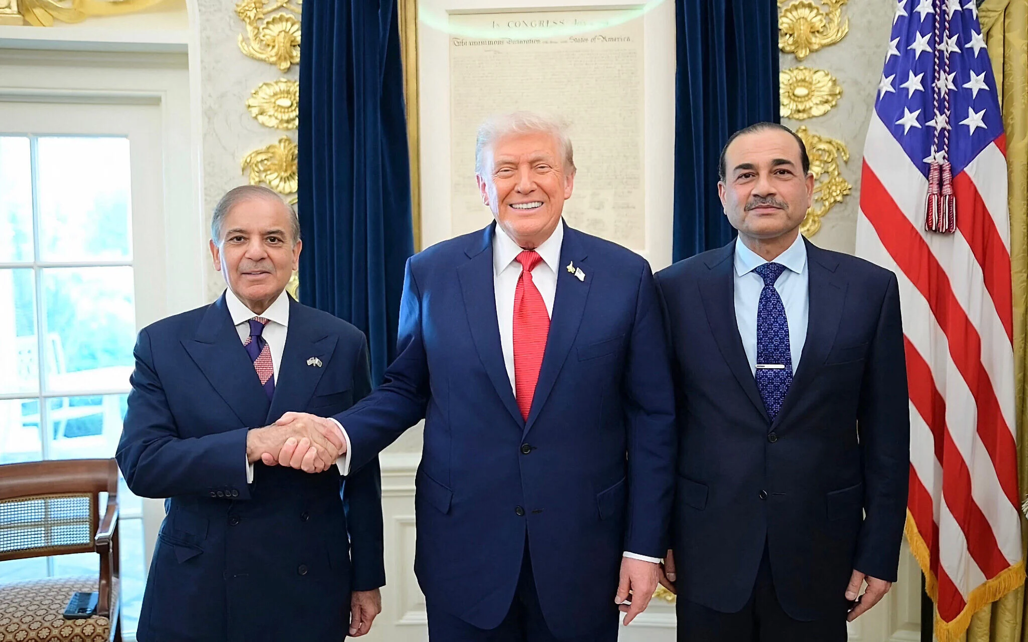 Trump prolonge le cessez-le-feu et maintient le blocus des ports iraniens -  The Times of Israël