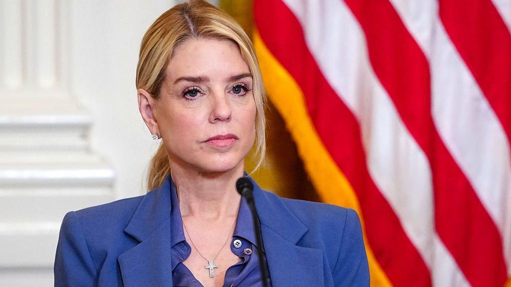 Former US Attorney General Pam Bondi diagnosed with cancer - BBC News