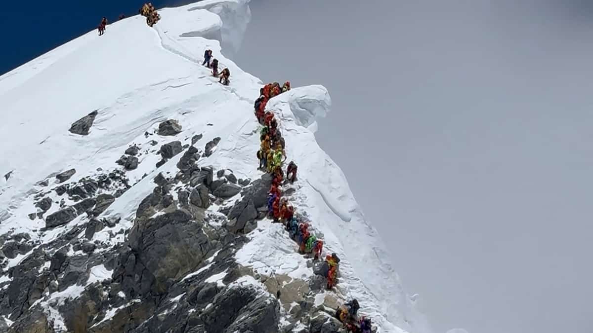 Saison record sur l'Everest: plus de 950 grimpeurs ont atteint le sommet |  TVA Nouvelles