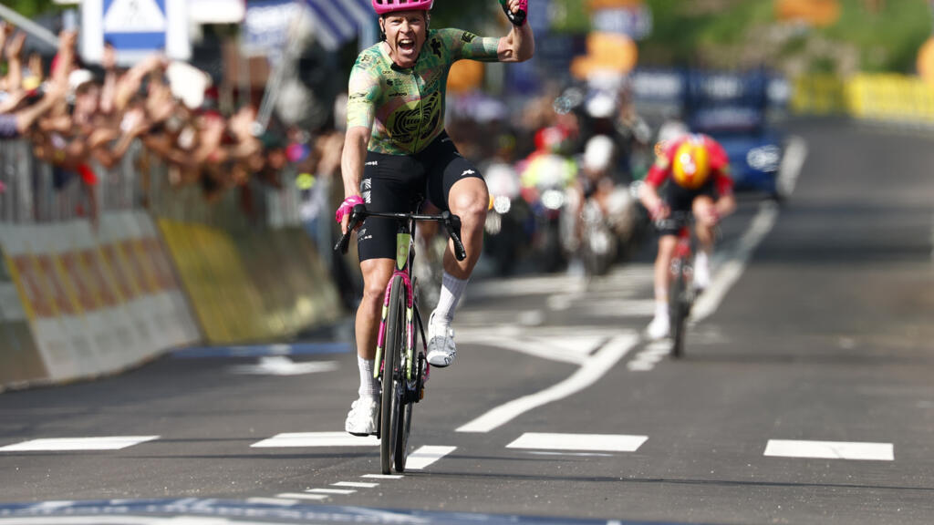 Valgren wins Giro 17th stage, Vingegaard stays in pink