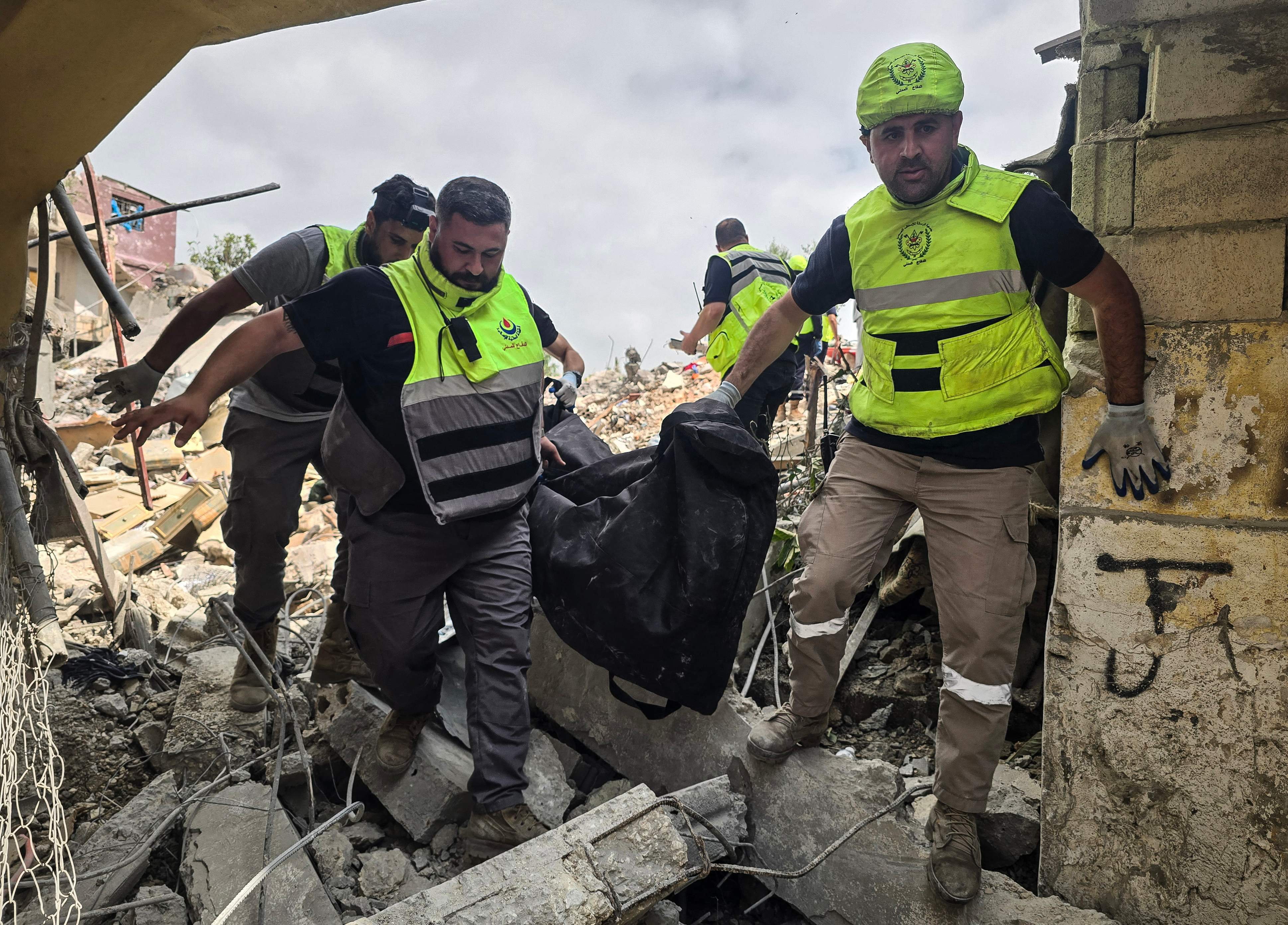 Derrière une prétendue trêve, Israël continue d'étendre son offensive  militaire au Liban – Libération