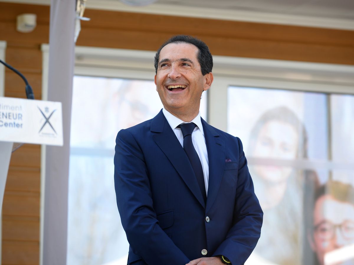 Règles de trois, chalets suisses et dette abyssale : qui est le magnat des  télécoms Patrick Drahi ? – franceinfo