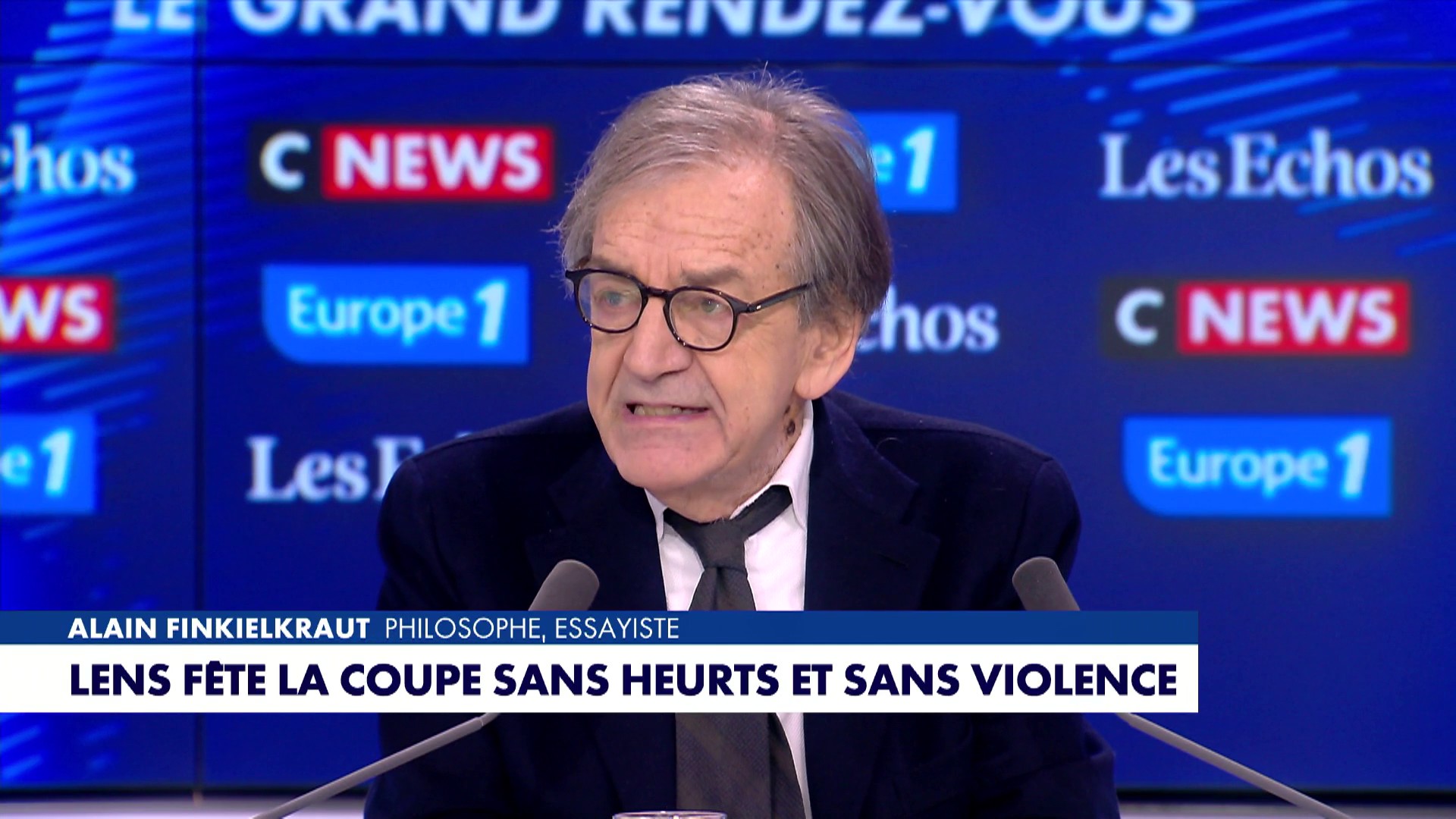 Jean-Luc Mélenchon a commencé par opportunisme et il s'est auto-intoxiqué», lance  Alain Finkielkraut