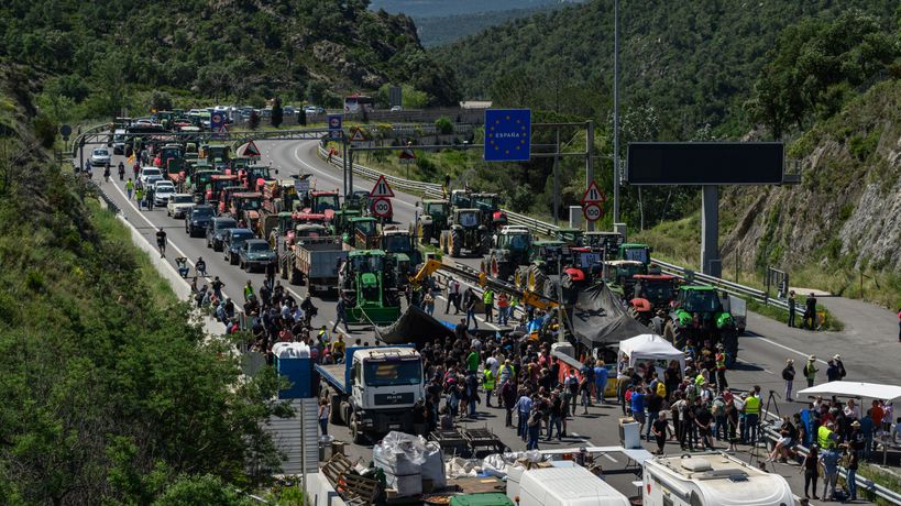 Mobilisation des agriculteurs : fin du blocage de la frontière entre la  France et l'Espagne ce mardi matin | TF1 Info