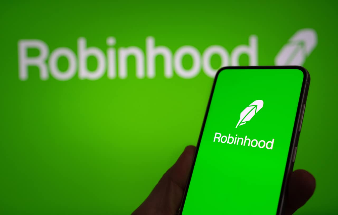 Robinhood Adds New AI Capabilities for Trading, Credit Cards - Barron's