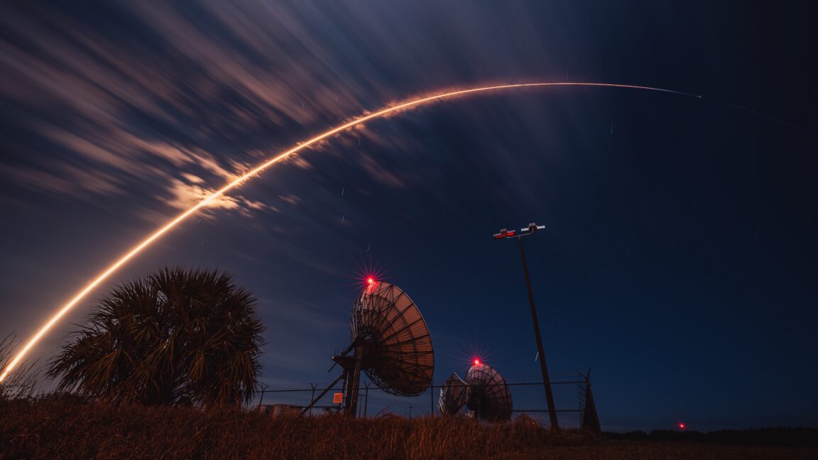 US Space Force confirms SpaceX will build sensor-to-shooter targeting  network - Ars Technica