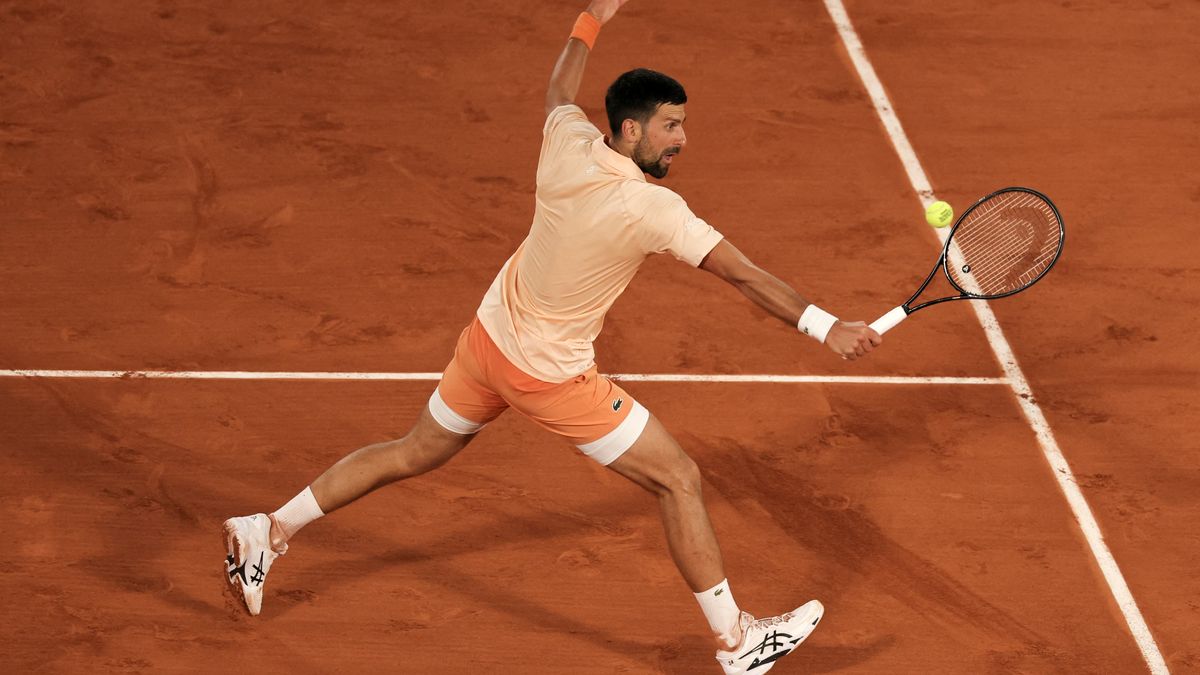 Roland-Garros 2026 : Novak Djokovic démarre bien la quinzaine en prenant la  mesure de Giovanni Mpetshi Perricard en quatre manches... Revivez le match  – franceinfo