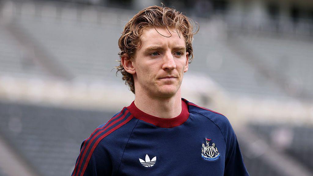 Anthony Gordon: Barcelona in advanced talks to sign Newcastle forward - BBC  Sport