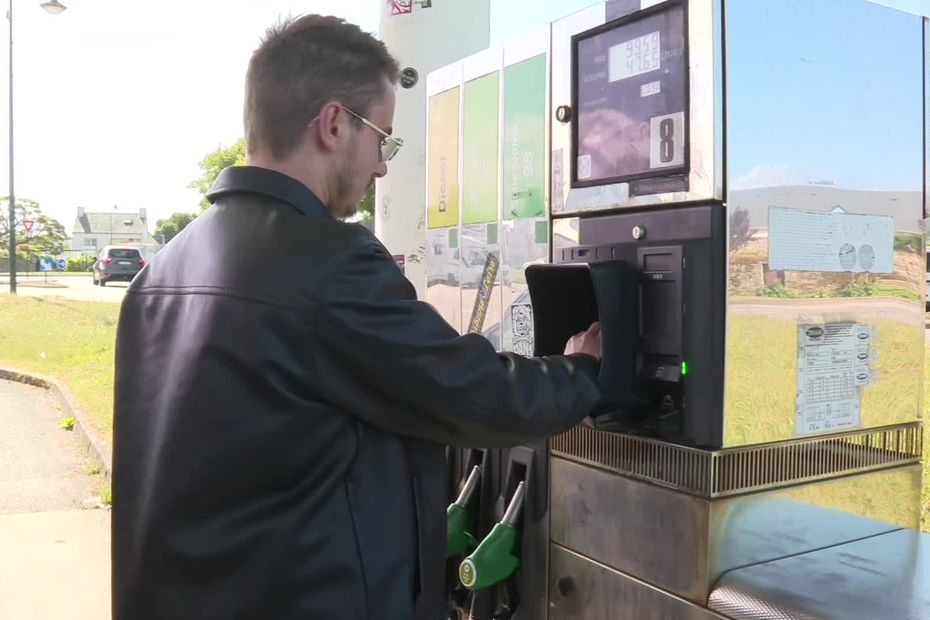 Prix à la pompe. Est-il vraiment intéressant de faire des kilomètres pour  trouver de l'essence moins chère ? Une application pour résoudre le  casse-tête