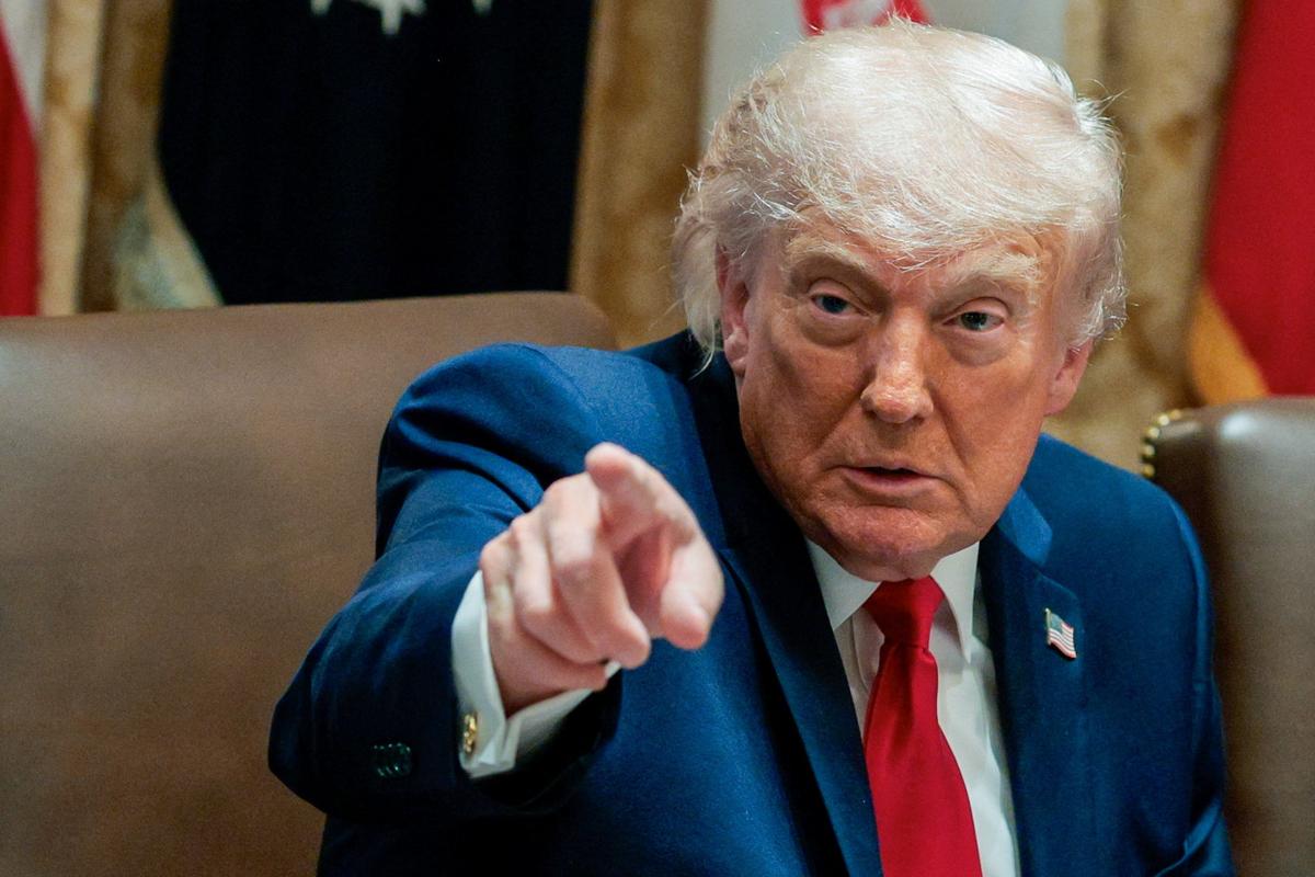 Donald Trump menace de «pulvériser» Oman, dans une apparente confusion