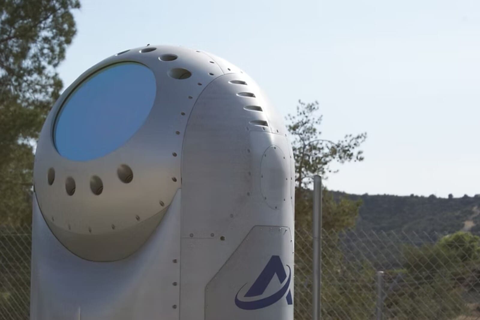 La plus petite station terrestre optique au monde vient de réussir ses  essais avec un satellite