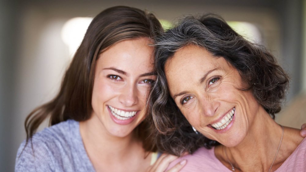 Les femmes commenceraient à ressembler à leur mère à... 33 ans ! -  magicmaman