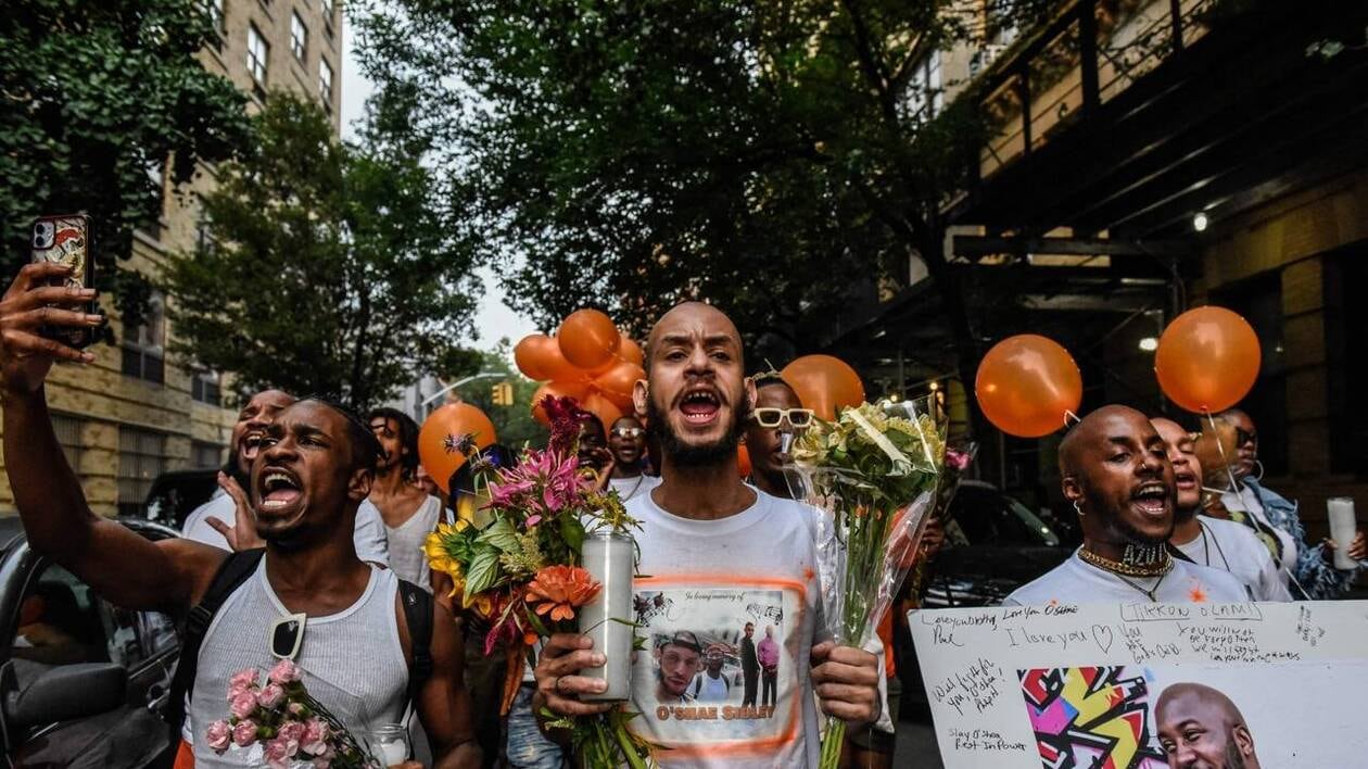 Le meurtre d'un danseur noir et gay à New York provoque l'émoi aux  États-Unis, un adolescent arrêté