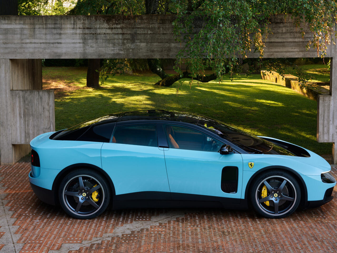 Ferrari dévoile sa première voiture électrique