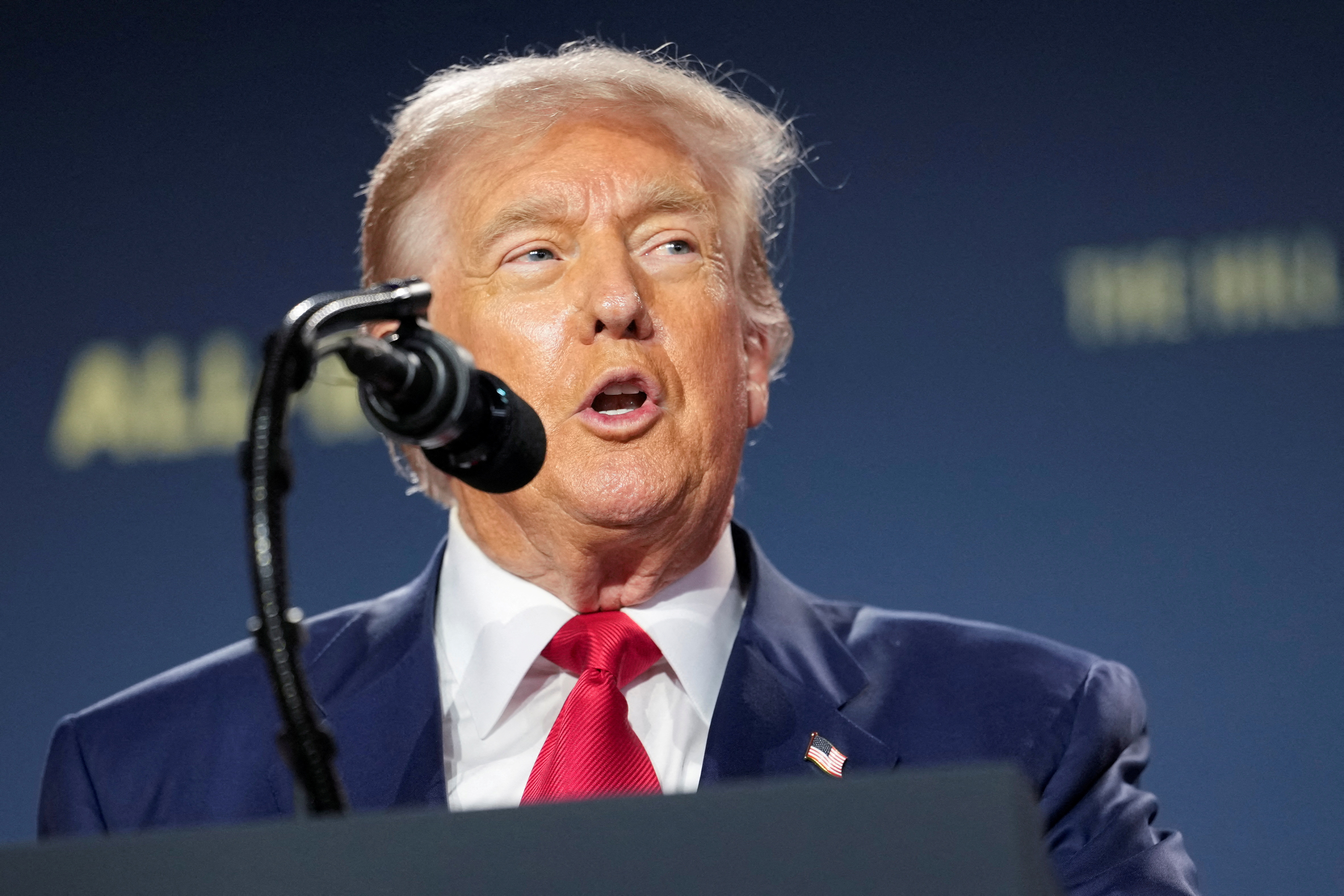 Aucun impact sur l'environnement» : Donald Trump allège la réglementation  sur des gaz à effet de serre controversés
