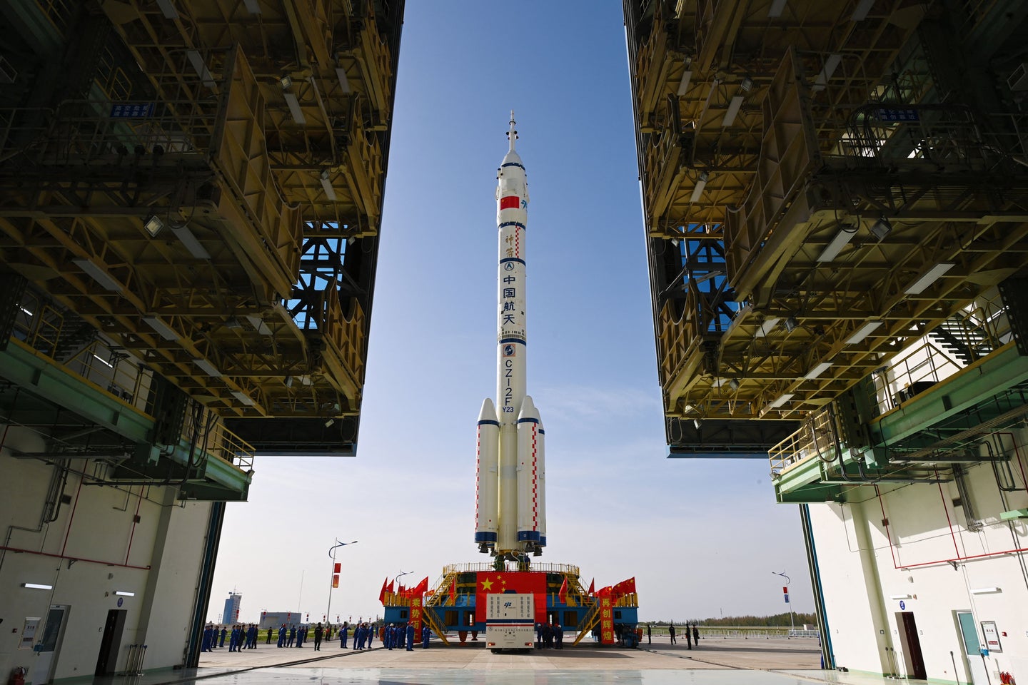 La Chine a lancé dimanche sa mission Shenzhou-23, durant laquelle un astronaute  chinois restera pour la première fois une année entière en orbite | Le  Devoir